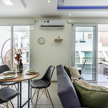 Beach Daze 1-Br Apt By Finikoudes Beach Larnaca Dış mekan fotoğraf