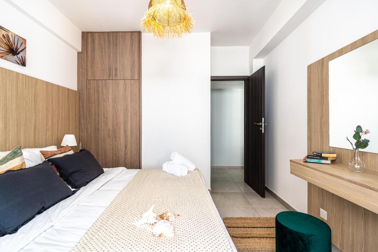Beach Daze 1-Br Apt By Finikoudes Beach Larnaca Dış mekan fotoğraf